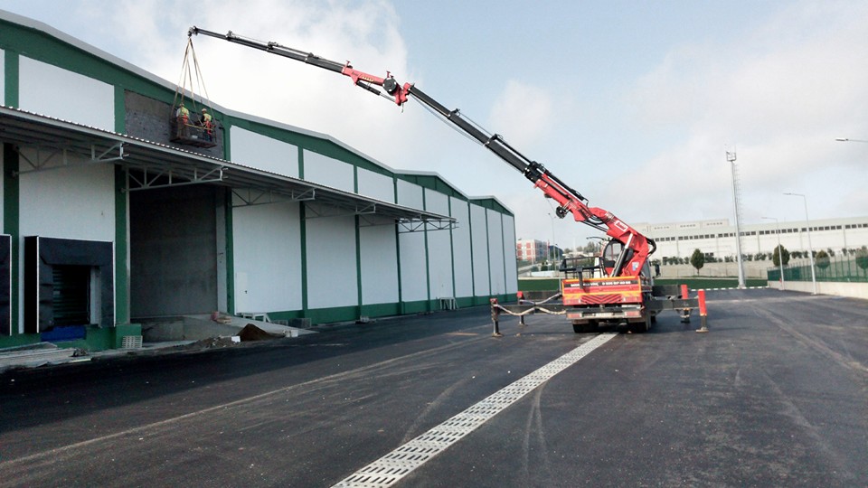 İzmir vinç kiralama - Depo ve fabrika vinç operasyonu